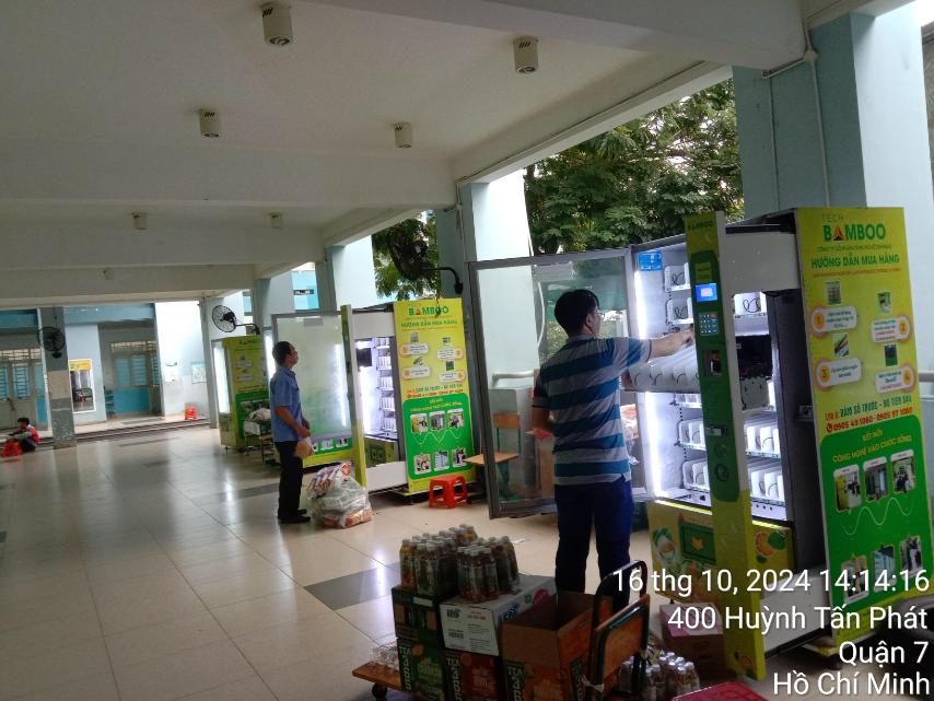 Máy bán hàng tự động BambooTech tại trường học ở TP.HCM (khu vực Quận 7 cũ)